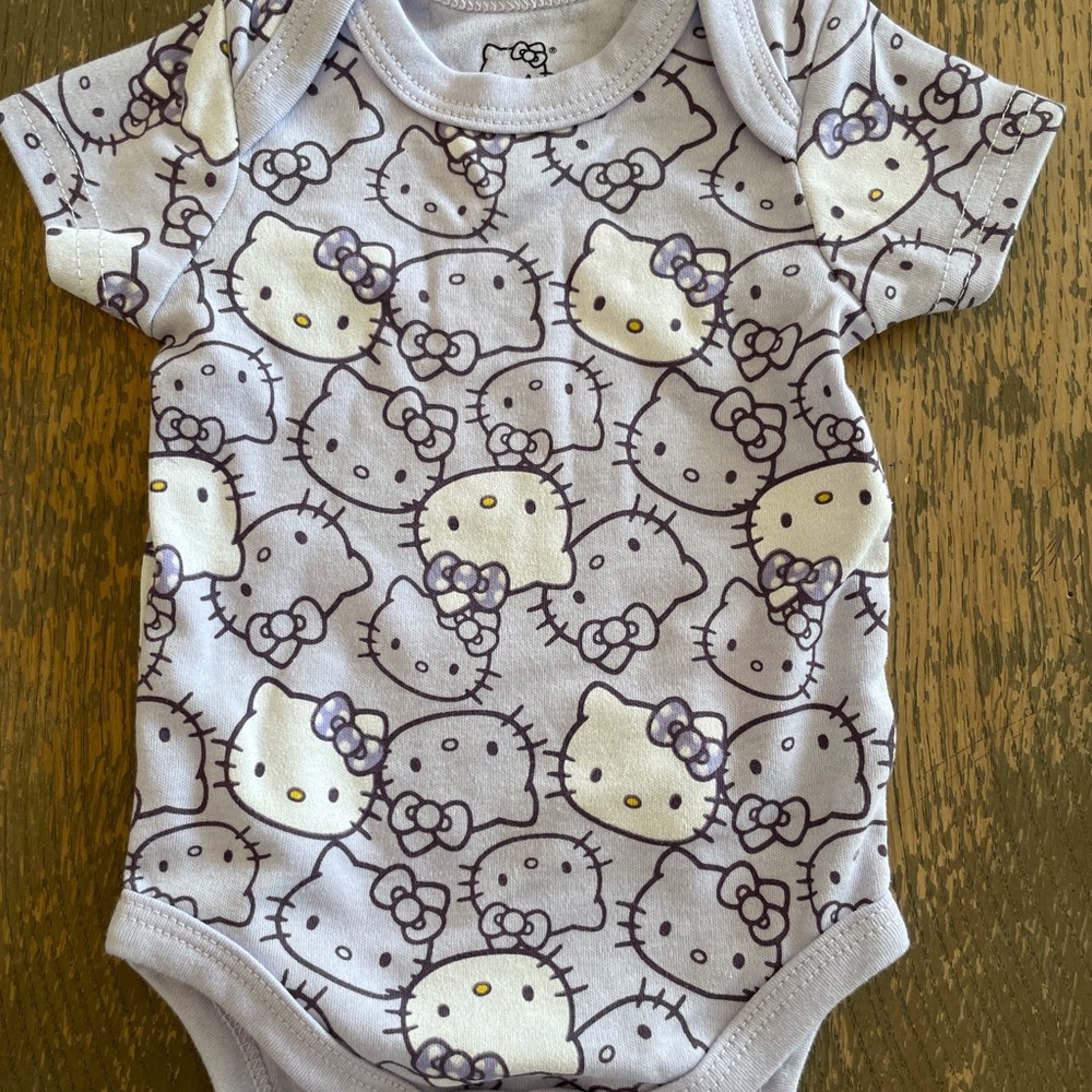 Hello Kitty Patterned Baby Bodysuit in Gray and White 3-6 month